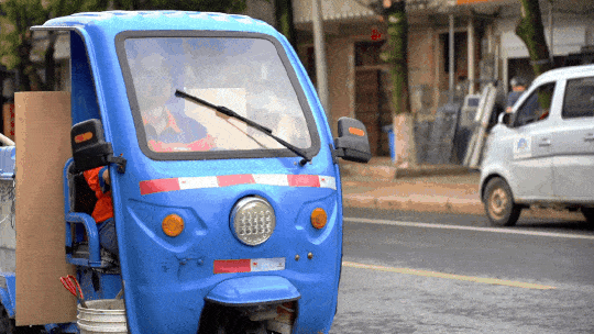 1745909775746143.gif 640_compressed (1).gif